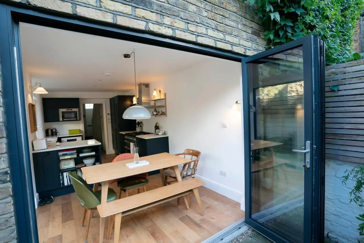 Veeve - East London Escape Villa