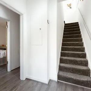  Guest house Stepney Beds To 24