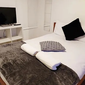  Holiday home Cosy Near E1